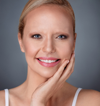 women with no eyebrows